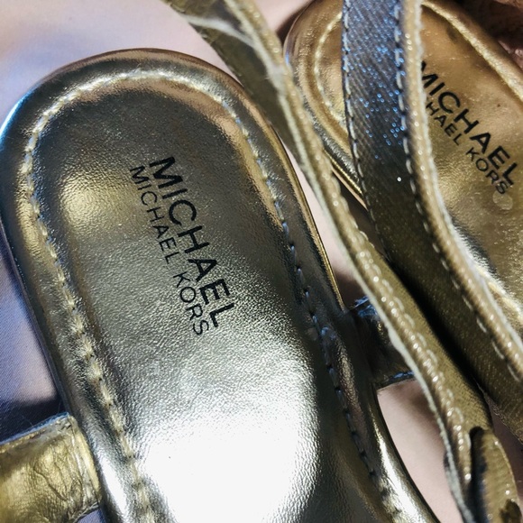 Girls size 2 Michael Kors gold sandals - Picture 4 of 9